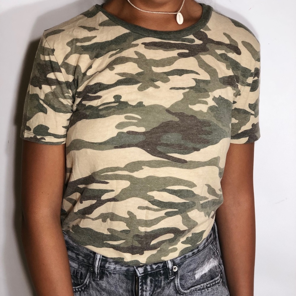 Forever 21 camo print tee